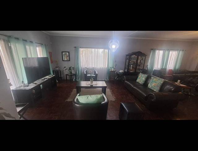 3 BEDROOM HOUSE FOR SALE IN SYDENHAM